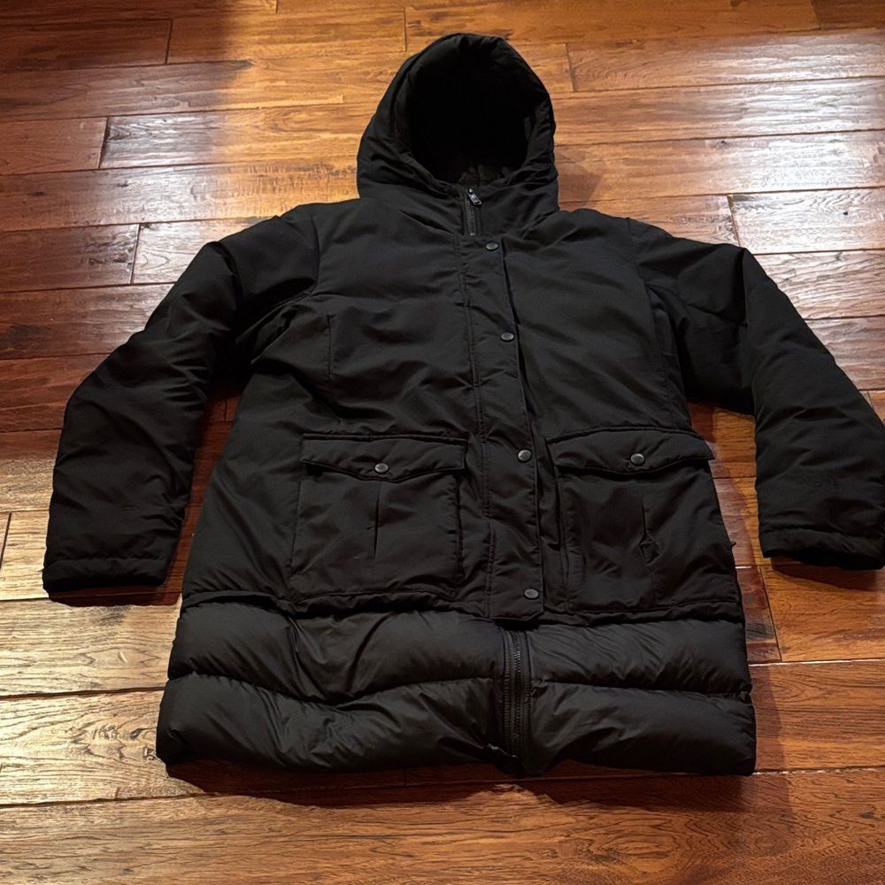 The North Face Women's Black Hooded 550 down Parka